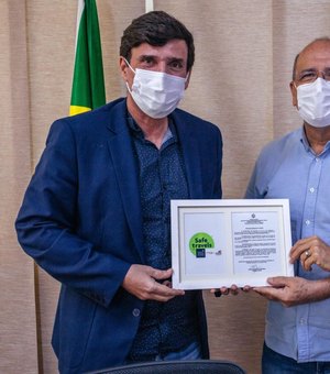 Penedo recebe selo internacional de destino com turismo seguro