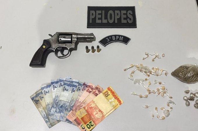 PMs recuperam motocicletas e prendem homem com drogas e revólver no Sítio Esporão