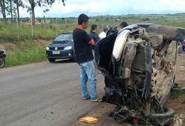 Colisão entre moto e carro deixa duas pessoas feridas na AL 115, em Lagoa na Canoa