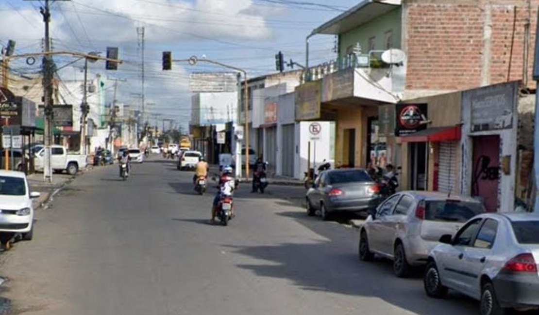 Motorista embriagado provoca acidente e polícia encontra garrafas de cerveja no carro em Arapiraca