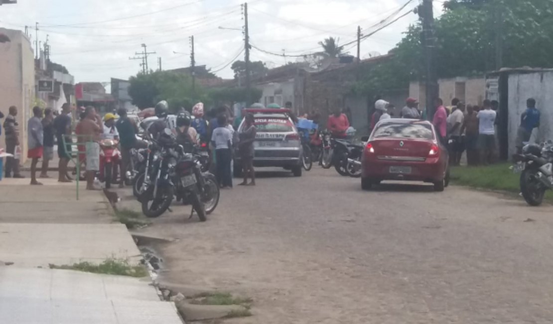 Ladrão é espancado por populares após praticar assalto em Penedo