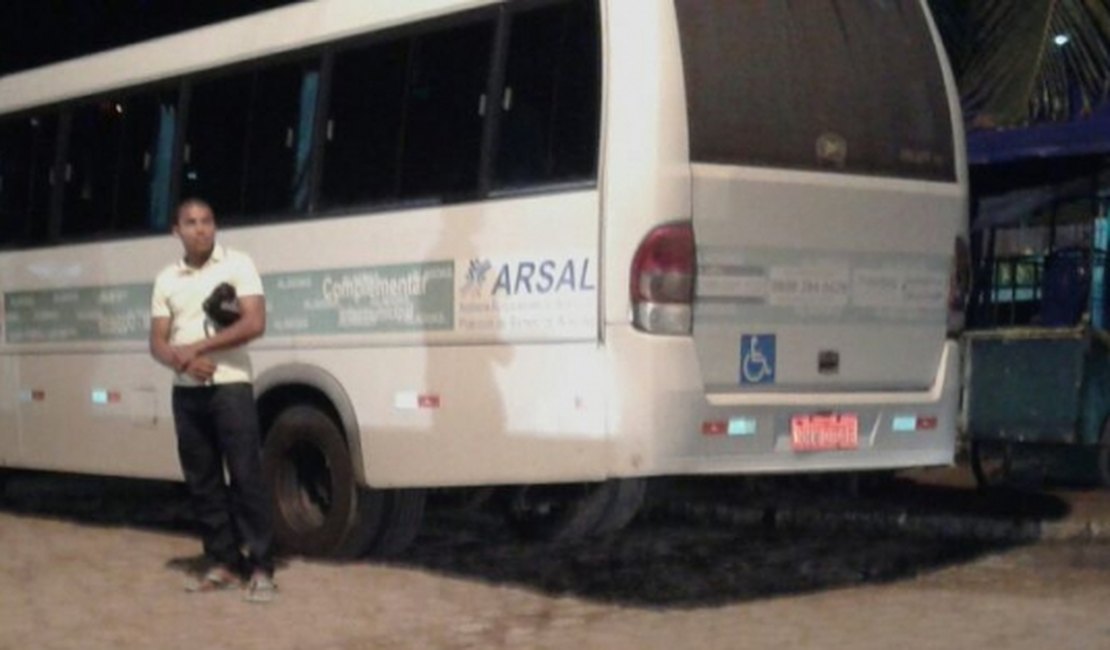 Assaltantes levam pertences de passageiros de transporte coletivo