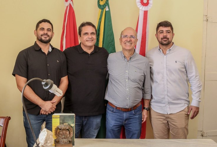 Prefeito Ronaldo Lopes empossa três novos gestores de Secretarias Municipais