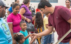 Jarbinhas Barros em ação social em Lagoa da Canoa