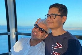 Lulu Santos posa com marido e pede respeito após comentários homofóbicos