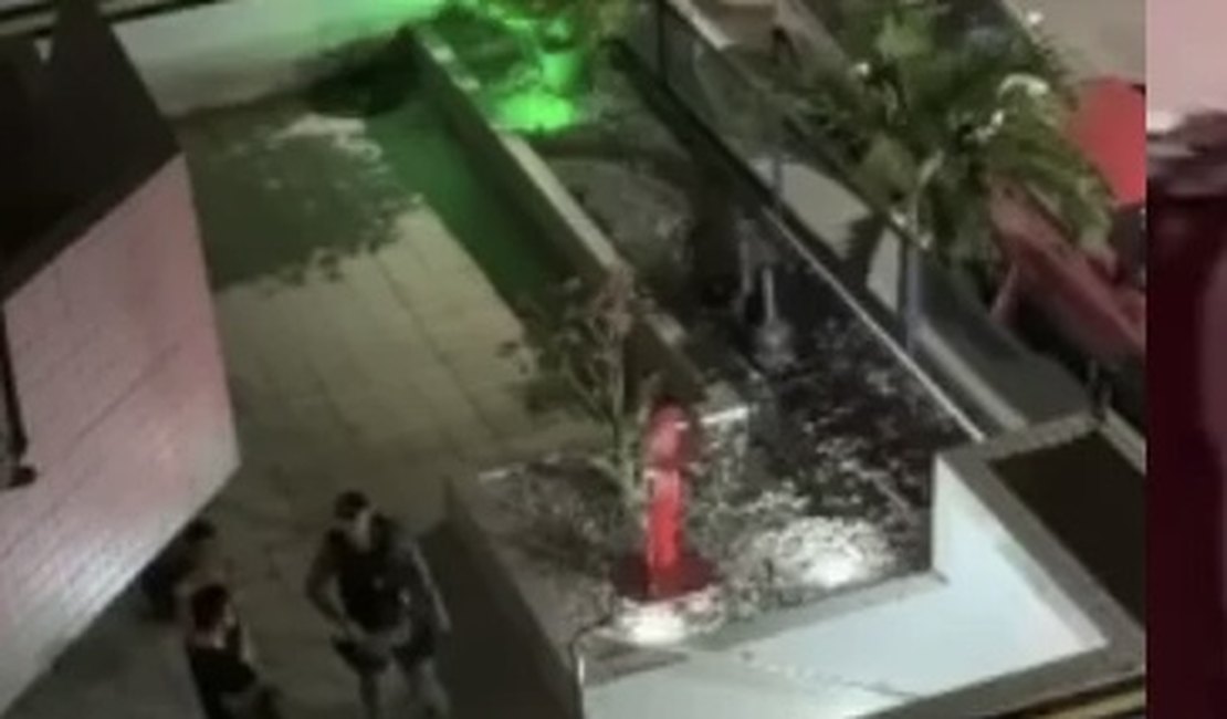 Porteiro é detido após confusão por causa de “panelaço” contra Flávio Bolsonaro, em Maceió