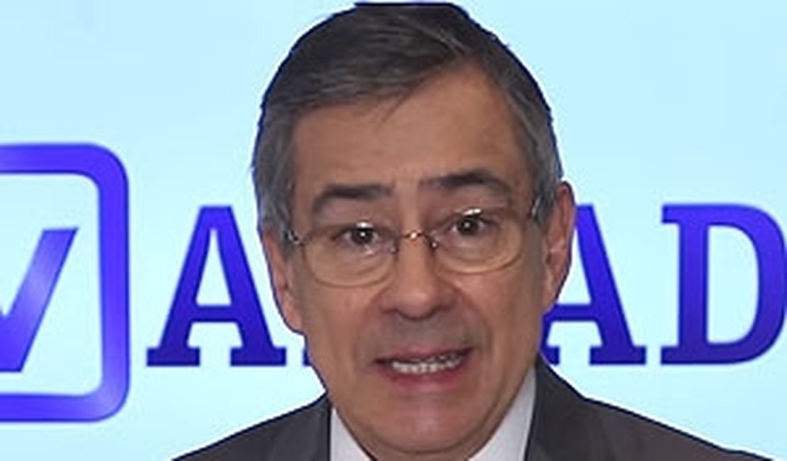 Paulo Henrique Amorim ataca a Globo e chama Bonner e Renata de 'canastrões'