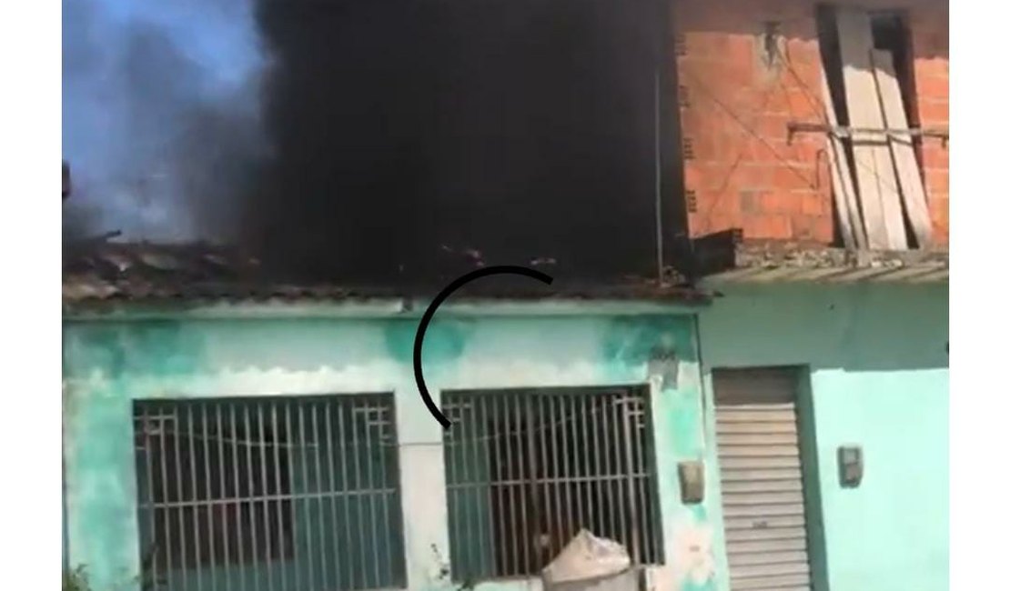 Incêndio atinge todos os cômodos de residência em Campo Alegre