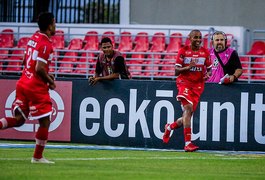 De virada CRB bate o Figueirense e garante permanência na Série B