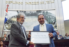 Professor e educador popular Paulo de Jesus é homenageado com a comenda Lêdo Ivo