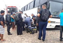 Menores são apreendidos por atentado a ônibus com seguranças de show, em Arapiraca