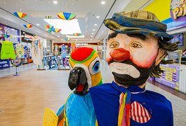 Exposição resgata história do Folia de Rua no shopping de Arapiraca