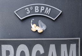 Jovem é flagrado com pedras de crack durante patrulhamento no bairro Manoel Teles, em Arapiraca