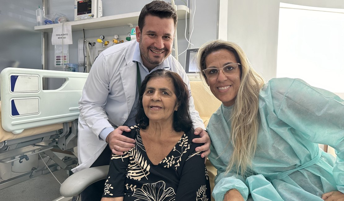 Paciente que realizou transplante de fígado em Alagoas recebe alta hospitalar
