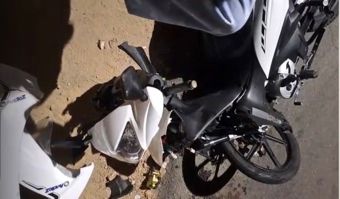 Batida entre carro e moto deixa mulher ferida na Av. Muniz Falcão, em Arapiraca