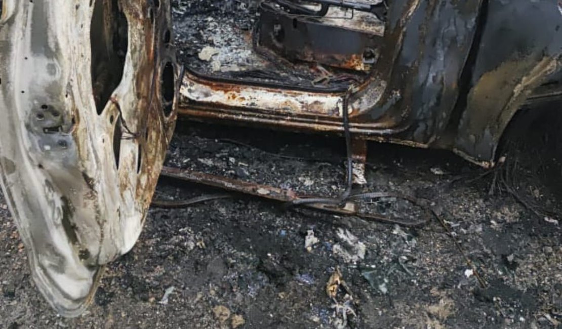 PC investiga achado de corpo carbonizado em uma caminhonete incendiada em Marechal Deodoro
