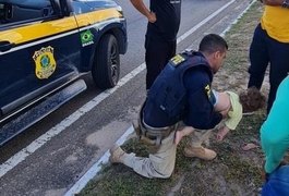 Vídeo. Agentes da PRF salvam menino de um ano que estava engasgado