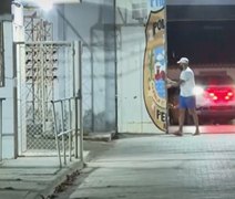 Fernando Collor já deixou o presídio e cumprirá prisão domiciliar em cobertura de luxo de frente para o mar em Maceió