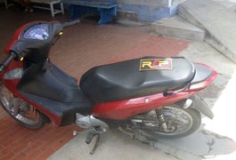 Dupla é detida com motocicleta roubada em Arapiraca