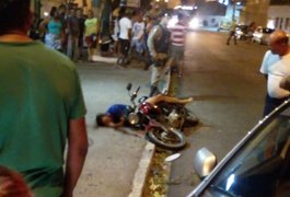 Motociclista é executado a tiros por dupla em praça pública