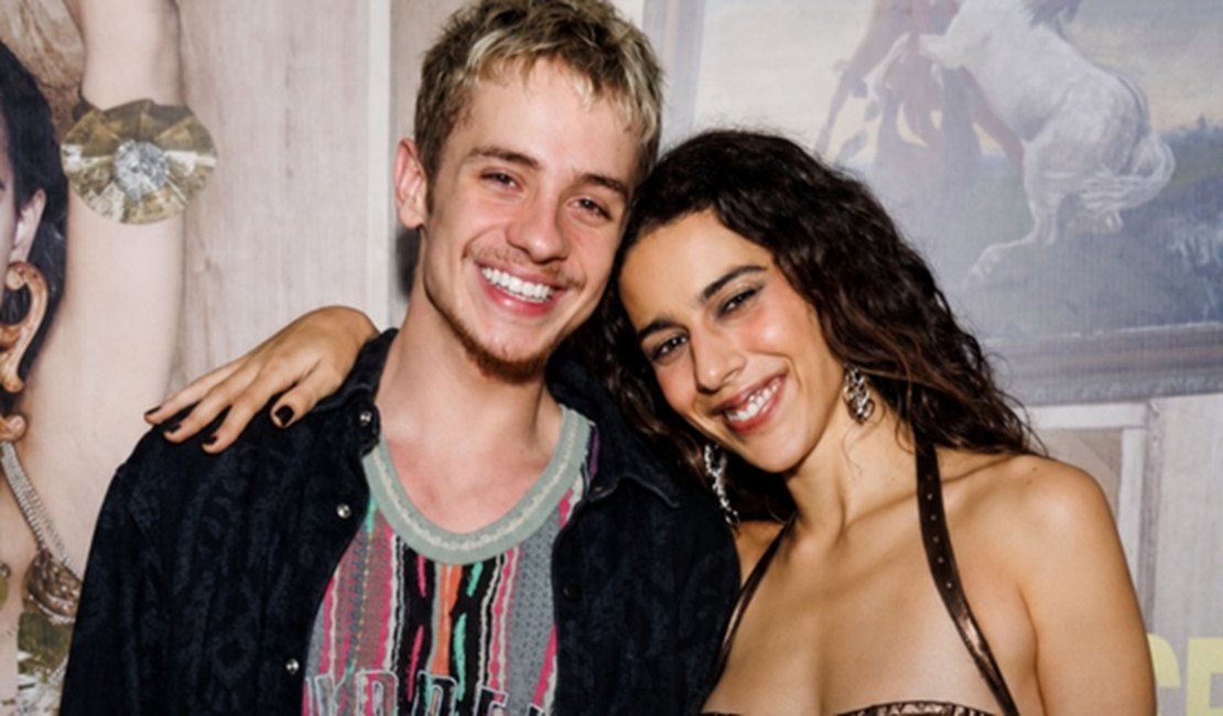 Juliano Floss anuncia fim do namoro com a cantora Marina Sena