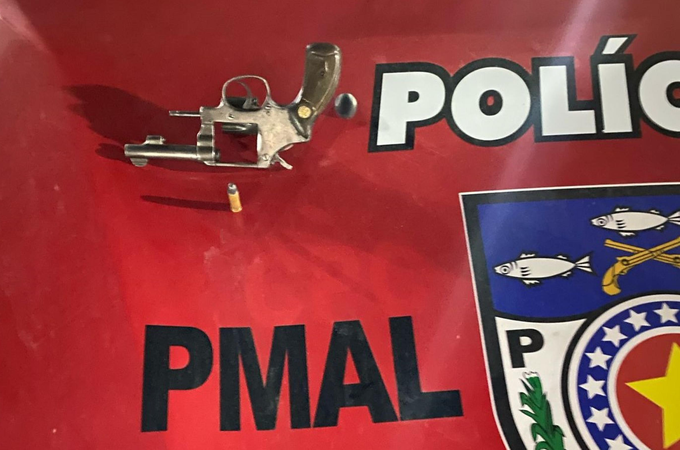 PM prende suspeitos de violência doméstica, tráfico e porte ilegal de arma em Maceió e Santana do Ipanema