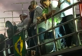 'Eu sei o que você tá passando', diz Lula para Paulo Dantas durante ato político em Maceió