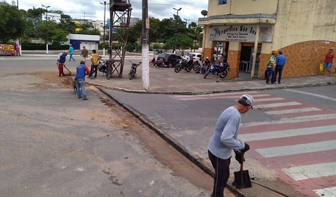 Mutirão de manutenção de vias facilita a vida da população das áreas urbana e rural de Arapiraca