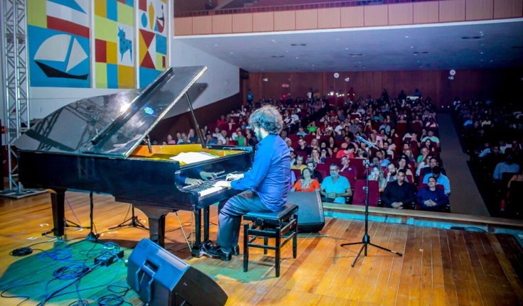 Festival de Música de Penedo é encerrado com desfile de bandas, grupo afro, Orquestra da Ufal e concerto de piano