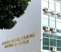 Artistas brasileiros começam a receber auxílio através da Lei Aldir Blanc