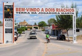 Quadrilha explode caixas eletrônicos e arromba agência dos Correios, em AL