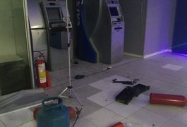 Bandidos rendem vigias e arrombam caixa eletrônico dentro da Prefeitura de Arapiraca
