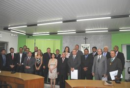 Câmara realiza sessão solene para homenagear advogados com título e comenda