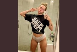Nova moda? Miley Cyrus enlouquece a web com foto de calcinha