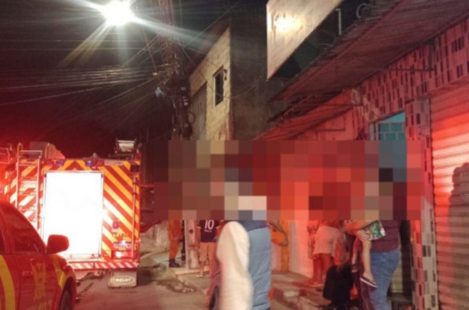 Curto-circuito em tomada causa princípio de incêndio em sobrado no Manoel Teles