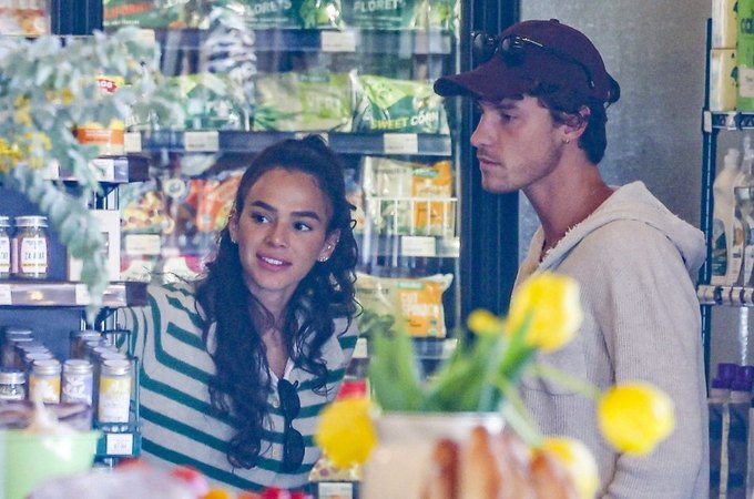 Fãs apontam que música descartada por Shawn Mendes em 2018 teria sido inspirada em Bruna Marquezine; entenda os sinais