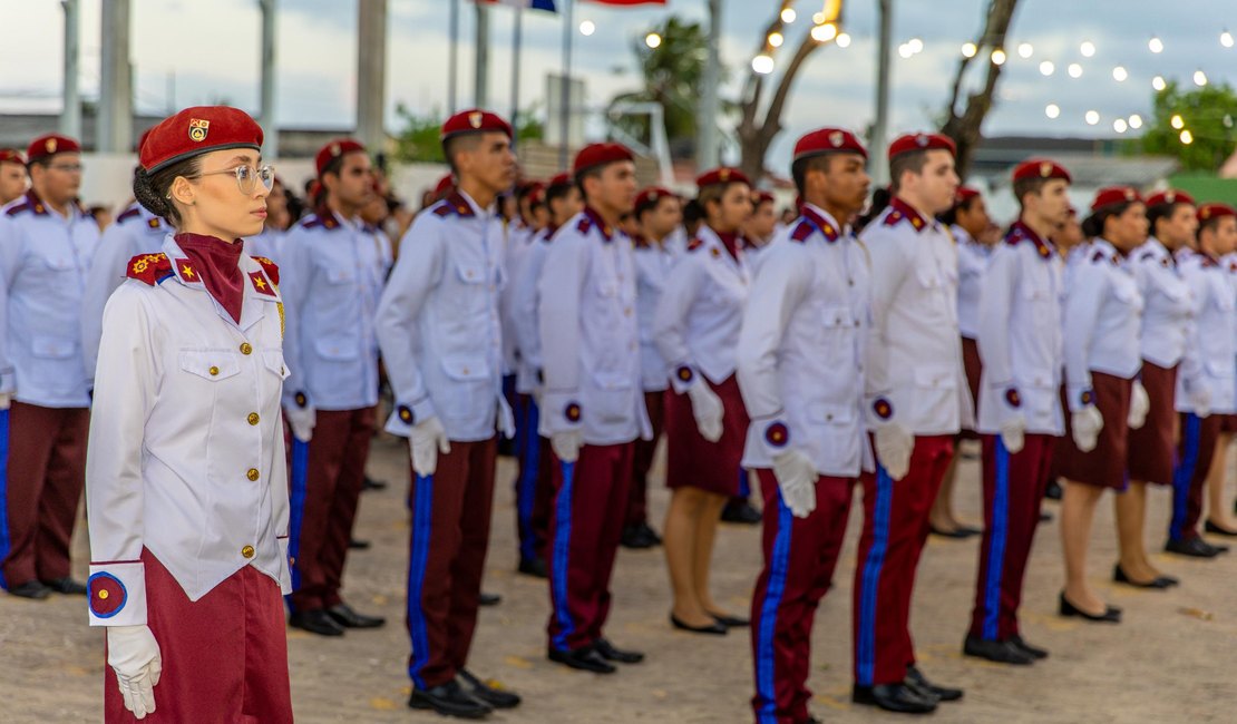 Concluintes do Ensino Médio celebram formatura no Colégio da Polícia Militar da capital
