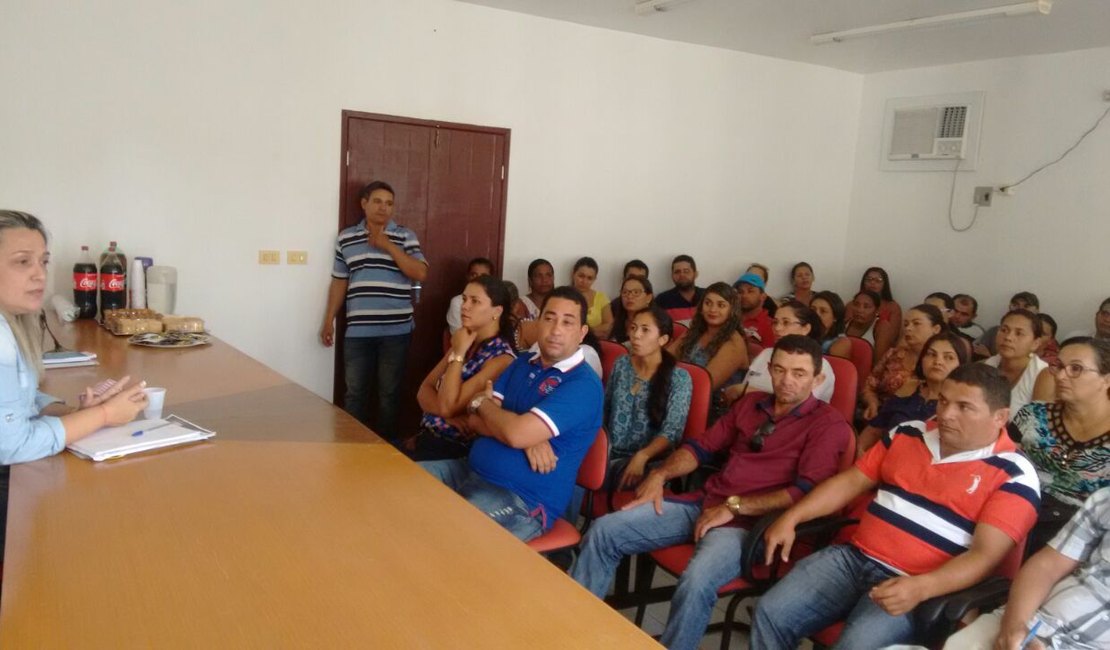 Secretária de Saúde realiza reuniões de acolhimento com servidores da pasta em Limoeiro de Anadia