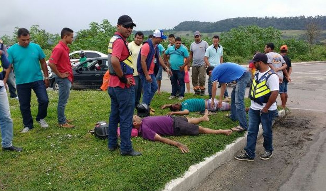 Colisão entre carro e moto deixa feridos na BR 101 em São Miguel dos Campos