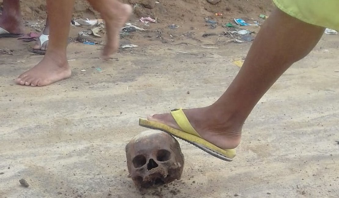 Crianças encontram crânio na periferia de Marechal Deodoro
