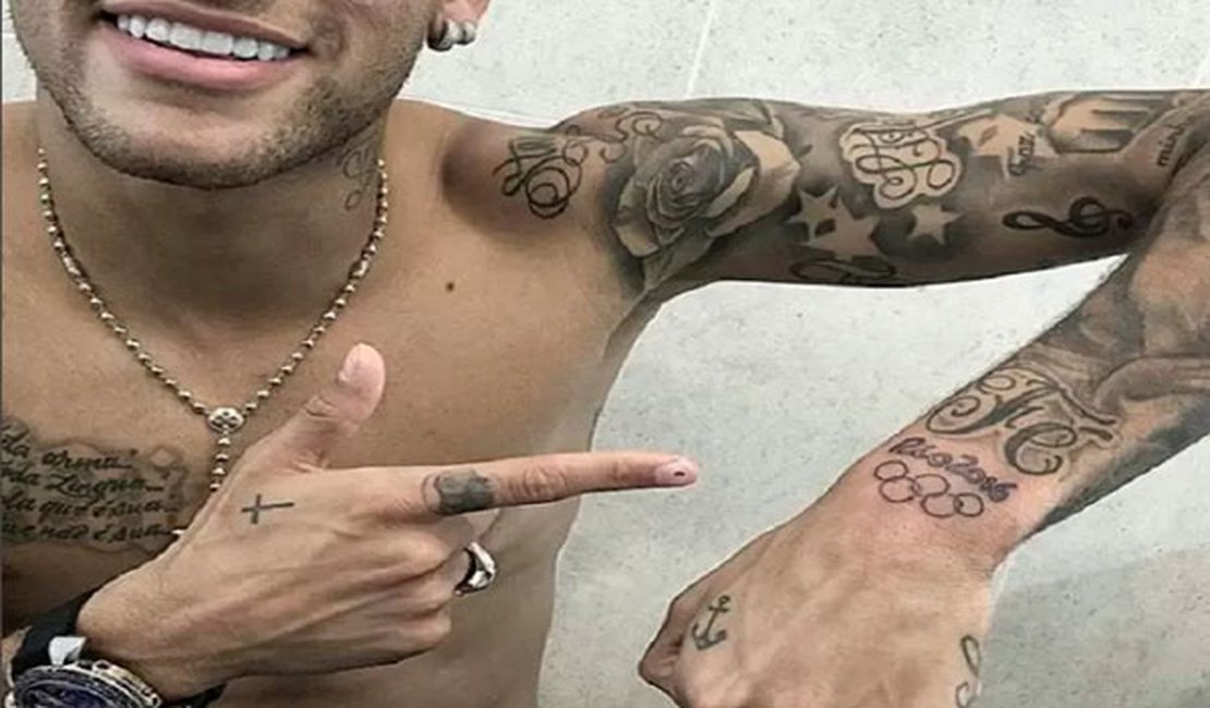 Neymar faz tatuagem para comemorar a medalha de ouro no Rio