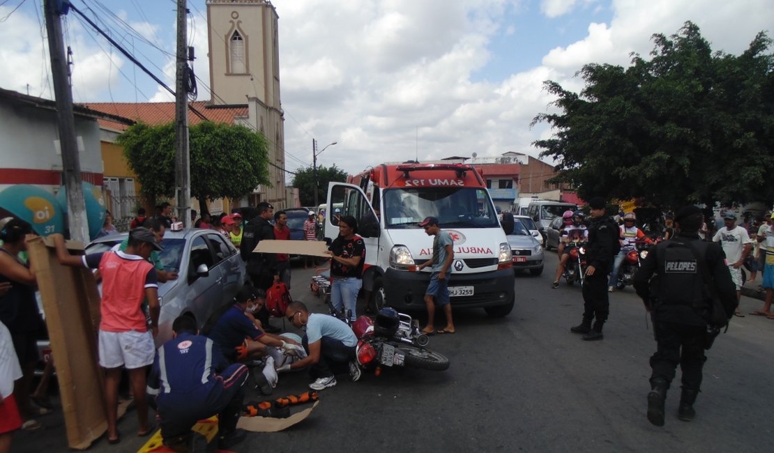 Motociclista colide com caminhão no bairro Cacimbas