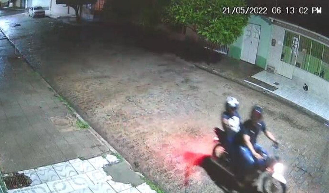 Imagens mostram tentativa de assalto no bairro Alto do Cruzeiro