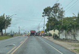 Quebra-molas é instalado em trecho com histórico de acidentes na AL-115, em Girau