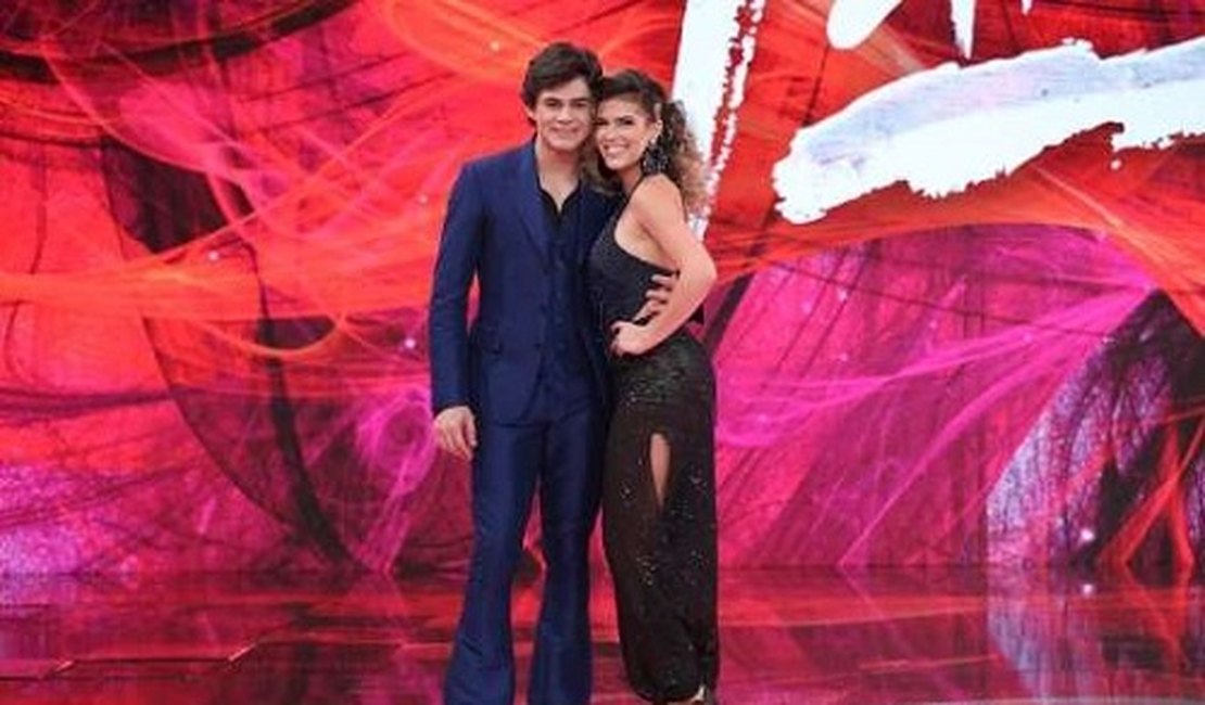 Estreia de Lucas Veloso na Dança dos Famosos arranca aplausos do público