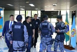 PF apreende US$ 500 mil, prende PM e 'laranjas' de traficante durante operação