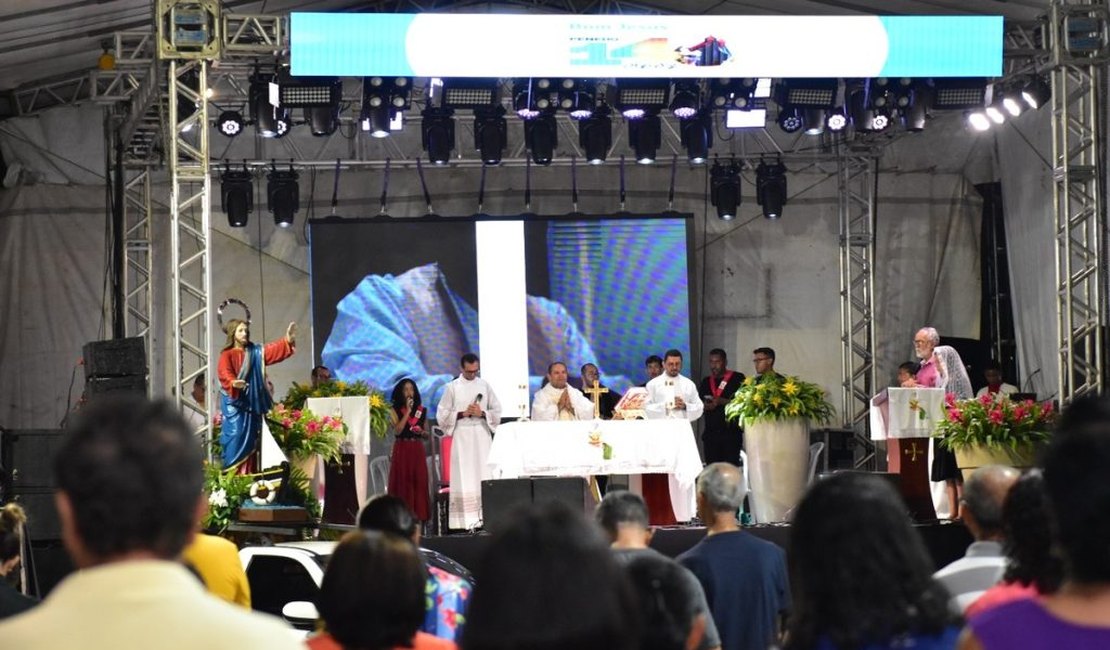 Palco da Fé recebe imagem peregrina do Glorioso Bom Jesus dos Navegantes, em Penedo