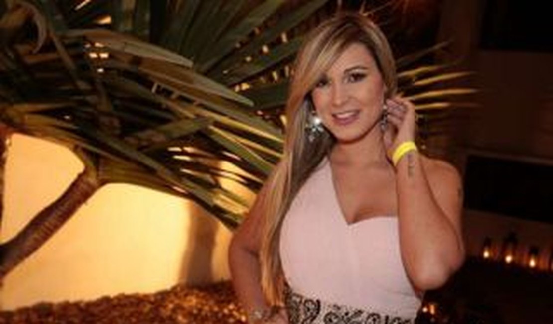 Andressa Urach iria tirar dedo do pé antes de internação: 'Para deixá-lo fino'