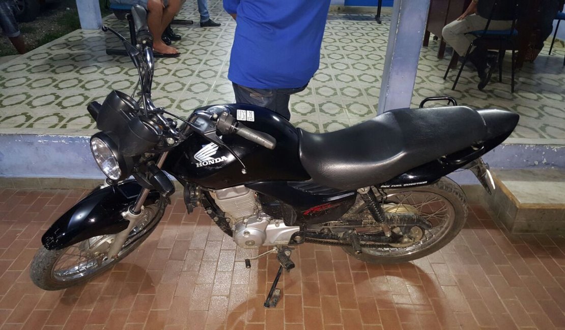 Suspeito em furto é detido por populares e polícia recupera materiais e veículo roubado