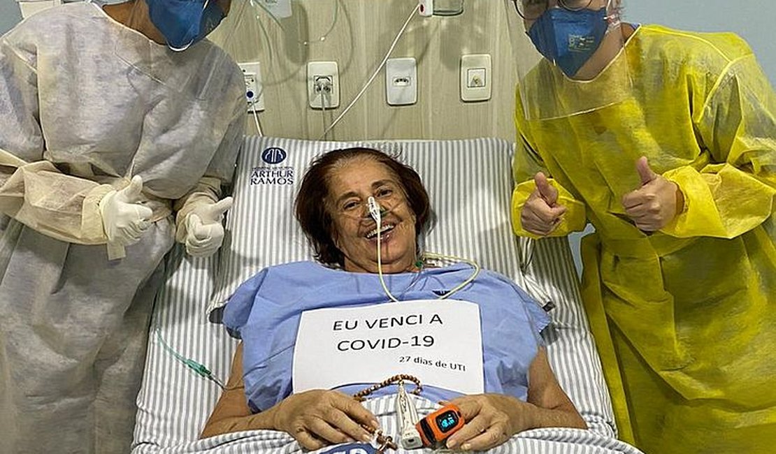 Internada há 27 dias, idosa vence covid e recebe alta do Hospital Arthur Ramos, em AL